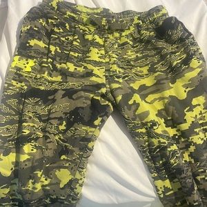 Youth camouflage Under Armour joggers